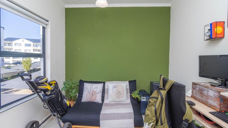2 Bedroom Property for Sale in De Zicht Estate Western Cape